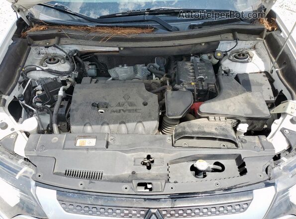 JA4AD2A31LZ013623 2020 MITSUBISHI OUTLANDER White ძრავის განყოფილების ხედი