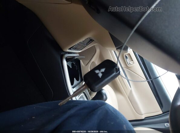 JA4AD2A36LZ027419 2020 MITSUBISHI OUTLANDER White Widok deski rozdzielczej