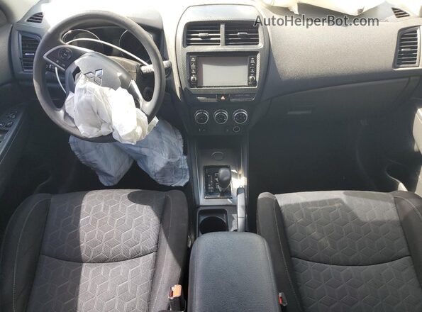JA4AP3AU4LU017488 2020 MITSUBISHI OUTLANDER Gray Widok deski rozdzielczej