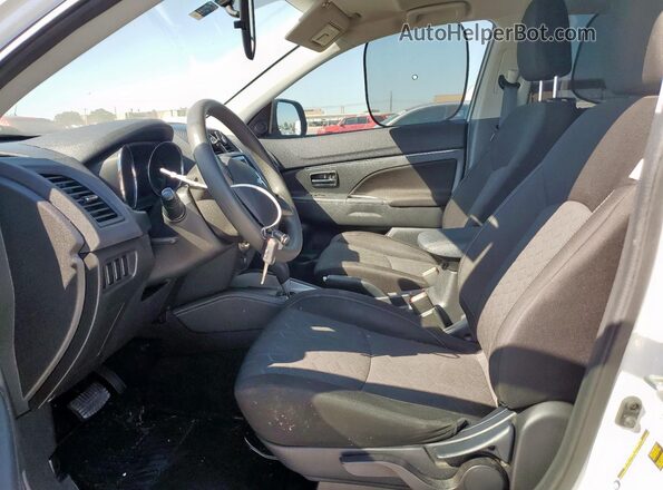 JA4AP3AU6LU014723 2020 MITSUBISHI OUTLANDER White Front interior view