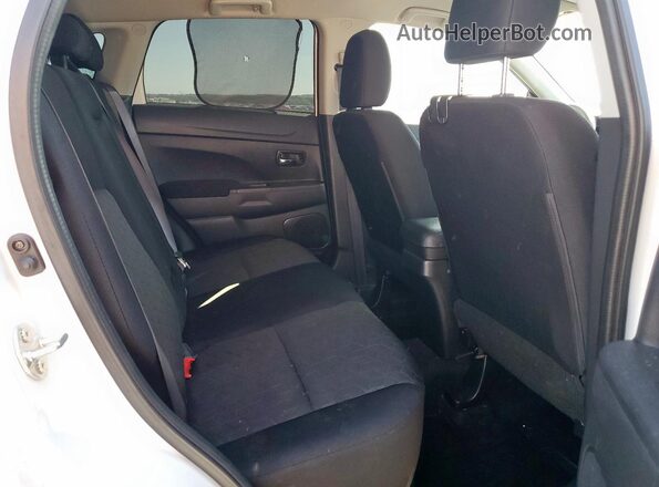 JA4AP3AU6LU014723 2020 MITSUBISHI OUTLANDER White Rear seats view