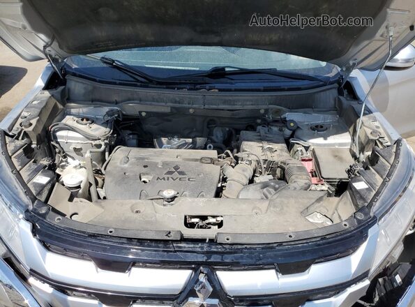 JA4APVAU6MU015707 2021 MITSUBISHI OUTLANDER Silver Vista del compartimento del motor