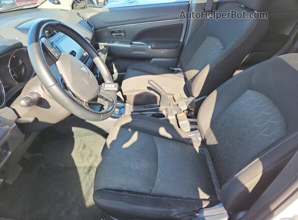 JA4APVAUXMU015757 2021 MITSUBISHI OUTLANDER White Front interior view