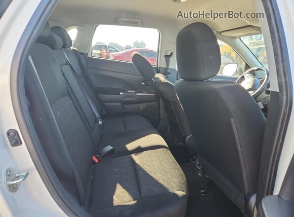 JA4APVAUXMU015757 2021 MITSUBISHI OUTLANDER White Rear interior view