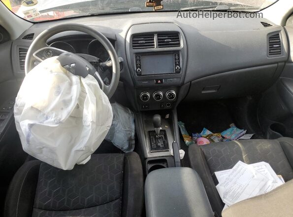 JA4AR3AU2LU028080 2020 MITSUBISHI OUTLANDER Silver Առջևի վահանակի տեսք