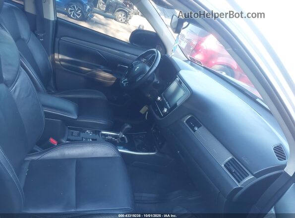 JA4AZ3A37LZ043099 2020 MITSUBISHI OUTLANDER Серебряный Вид салона спереди