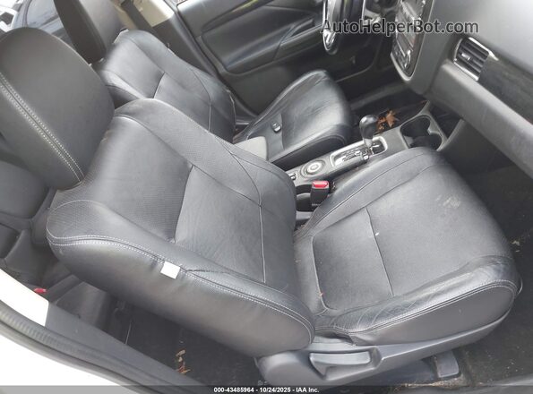 JA4JZ4AX2GZ012826 2016 MITSUBISHI OUTLANDER White Вид салону спереду