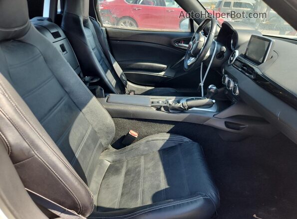 JC1NFAEK0H0105912 2017 FIAT 124 White Rear seats view