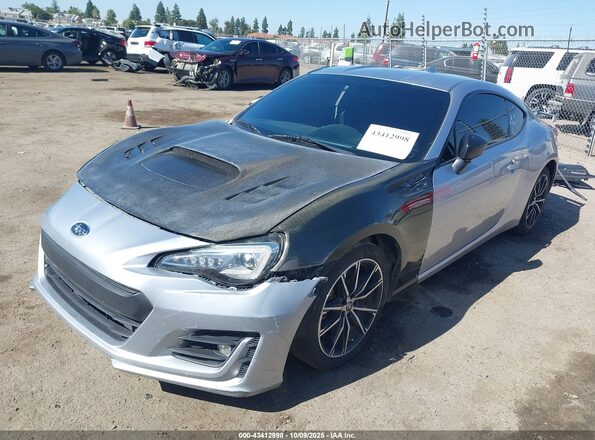 JF1ZCAC17J9601675 2018 SUBARU BRZ Серебряный Передняя левая четверть