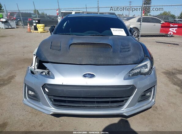 JF1ZCAC17J9601675 2018 SUBARU BRZ Серебряный Вид задней части салона