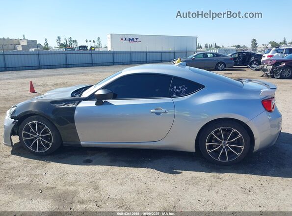 JF1ZCAC17J9601675 2018 SUBARU BRZ Серебряный 