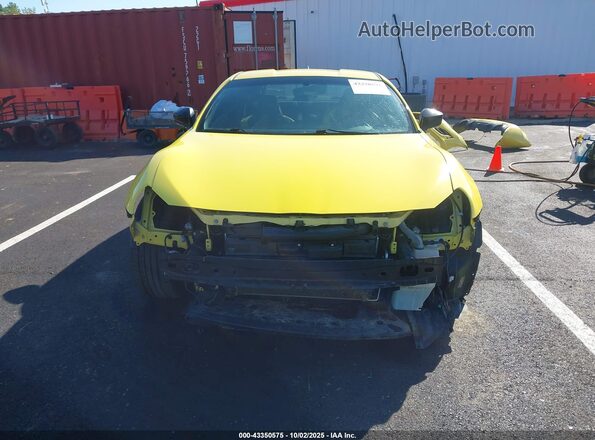 JF1ZCAC1XH9601468 2017 SUBARU BRZ Yellow Rear interior view