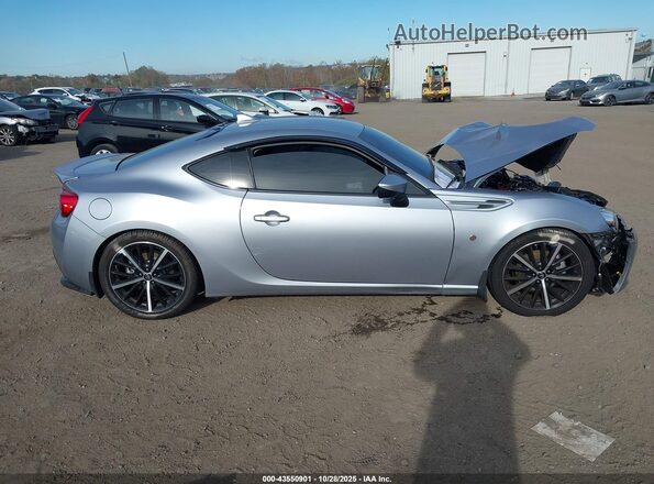 JF1ZNAA11H9704789 2017 TOYOTA 86 Silver Widok wnętrza z tyłu