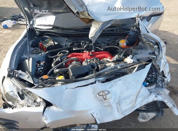 JF1ZNAA11H9704789 2017 TOYOTA 86 Silver Widok z tyłu