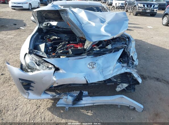 JF1ZNAA11H9704789 2017 TOYOTA 86 Silver Widok z przodu