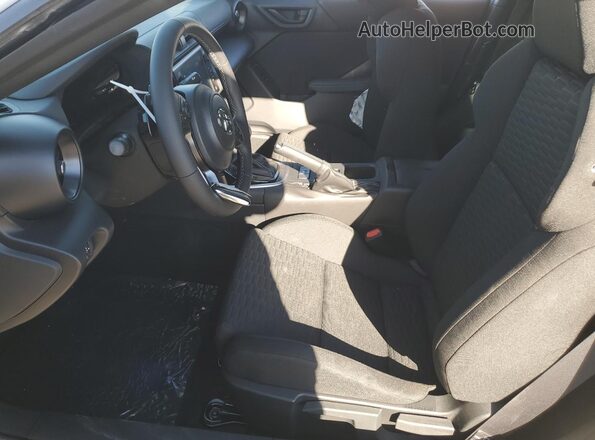JF1ZNBB14S8759268 2025 TOYOTA GR White წინა სალონის ხედი