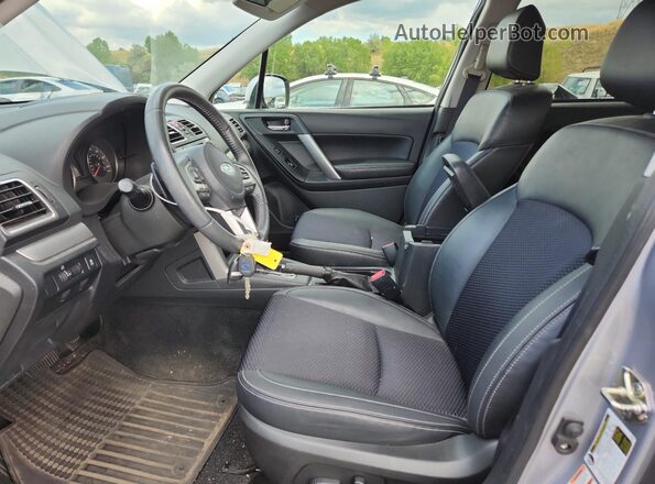 JF2SJGEC7HH546326 2017 SUBARU FORESTER2. Silver Вид салону спереду