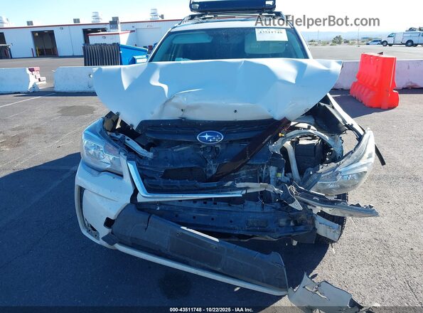JF2SJGEC7HH562056 2017 SUBARU FORESTER2. White Front view