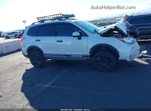 JF2SJGEC7HH562056 2017 SUBARU FORESTER2. White Rear interior view