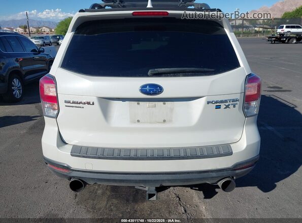 JF2SJGEC7HH562056 2017 SUBARU FORESTER2. White 
