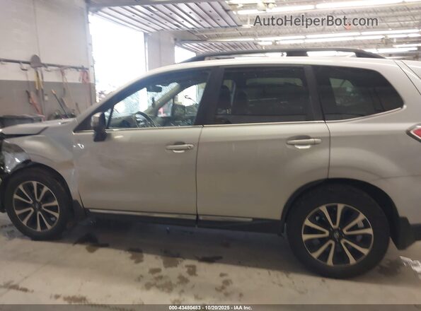 JF2SJGWC8HH436268 2017 SUBARU FORESTER2. Silver Սալոնի 360 աստիճան տեսք