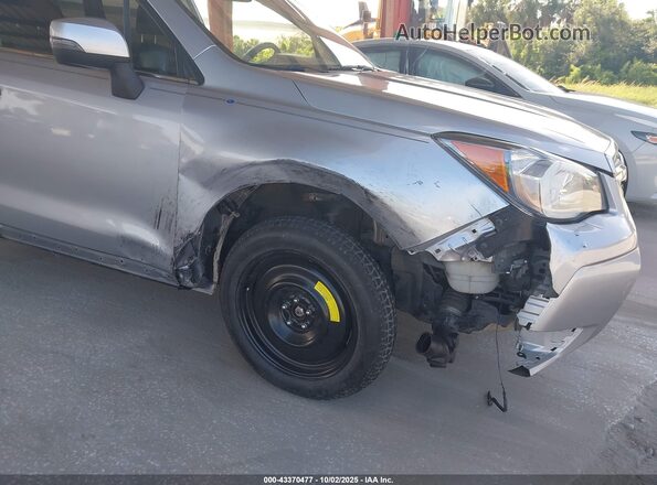 JF2SJGXC1GH405232 2016 SUBARU FORESTER2. Silver Widok z przodu