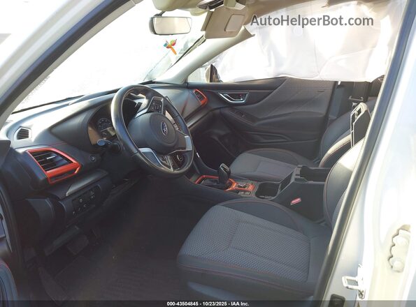 JF2SKALC7MH527945 2021 SUBARU FORESTER White Widok wnętrza z przodu