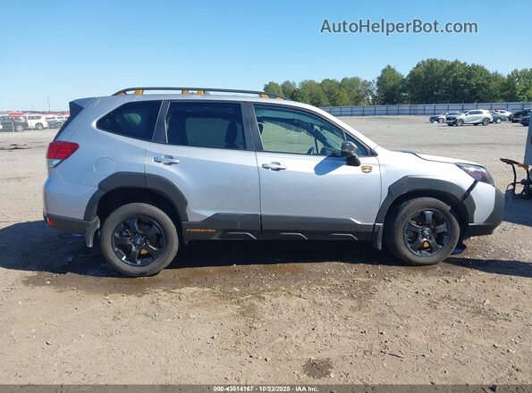 JF2SKAMCXNH463397 2022 SUBARU FORESTER Silver Вид задньої частини салону