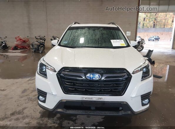 JF2SKAPC4NH426177 2022 SUBARU FORESTER White Widok wnętrza z tyłu
