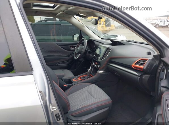 JF2SKARC1MH534476 2021 SUBARU FORESTER Silver წინა სალონის ხედი