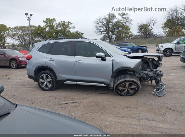 JF2SKAXC3LH540586 2020 SUBARU FORESTER Silver Вид задньої частини салону