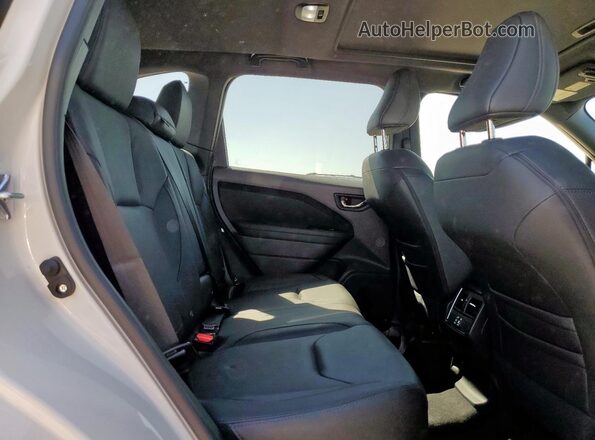 JF2SLDRC9SH443774 2025 SUBARU FORESTER White უკანა სალონის ხედი