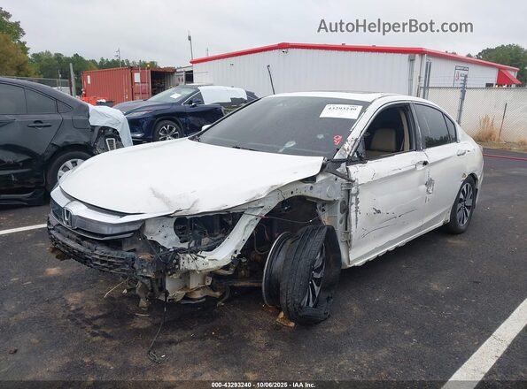 JHMCR6F77HC028820 2017 HONDA ACCORD HYBRID Белый 