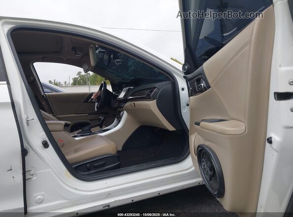 JHMCR6F77HC028820 2017 HONDA ACCORD HYBRID Белый 