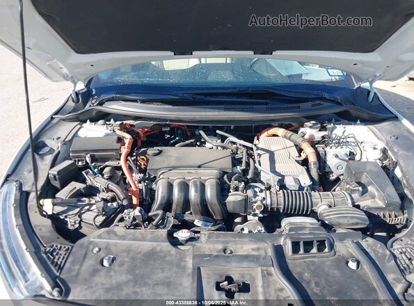 JHMZC5F35JC012429 2018 HONDA CLARITY PLUG-IN HYBRID White 