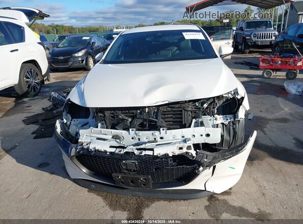 JM1BPAKM1P1614134 2023 MAZDA 3 White უკანა სალონის ხედი