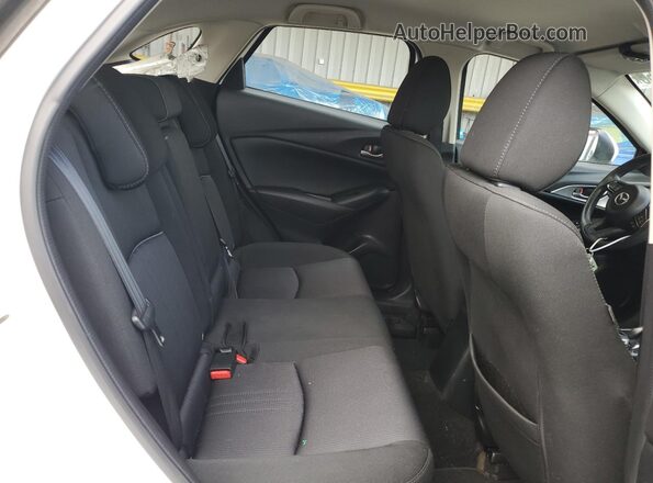 JM1DKFB70M1502158 2021 MAZDA CX-3 White Widok tylnych siedzeń