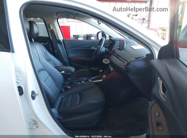 JM1DKFC71J0303460 2018 MAZDA CX-3 White წინა სალონის ხედი