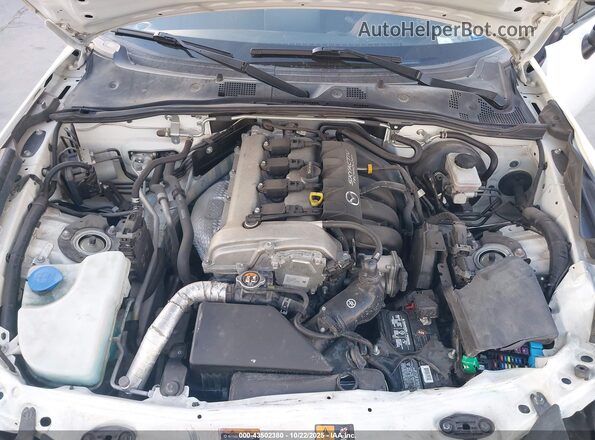JM1NDAB75K0300176 2019 MAZDA MX-5 MIATA White Rear view