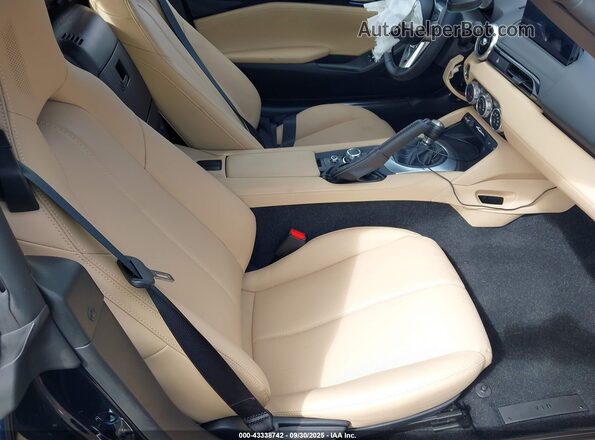 JM1NDAM72S0658056 2025 MAZDA MX-5 MIATA RF Dark Blue Widok naklejki z numerem VIN