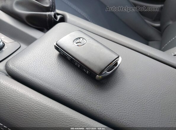 JM1NDAM73R0603318 2024 MAZDA MX-5 MIATA RF Gray Vista del salpicadero