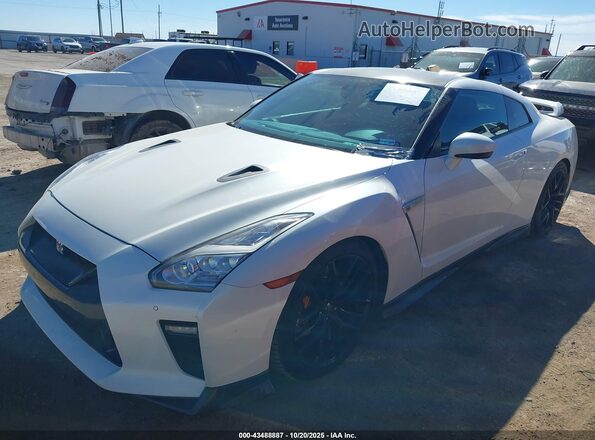 JN1AR5EF2JM710065 2018 NISSAN GT-R White Front left