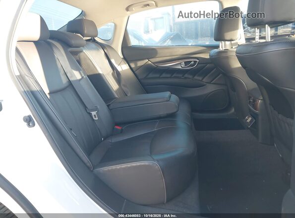 JN1BY1PRXJM370669 2018 INFINITI Q70L White VIN sticker view