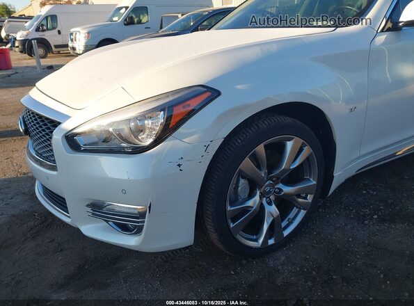 JN1BY1PRXJM370669 2018 INFINITI Q70L White Front view
