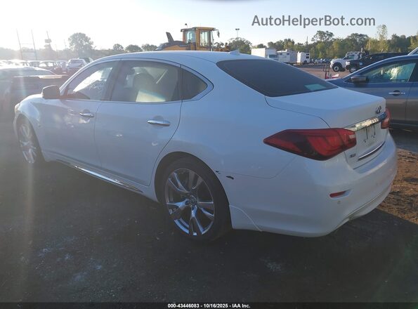 JN1BY1PRXJM370669 2018 INFINITI Q70L White Rear left