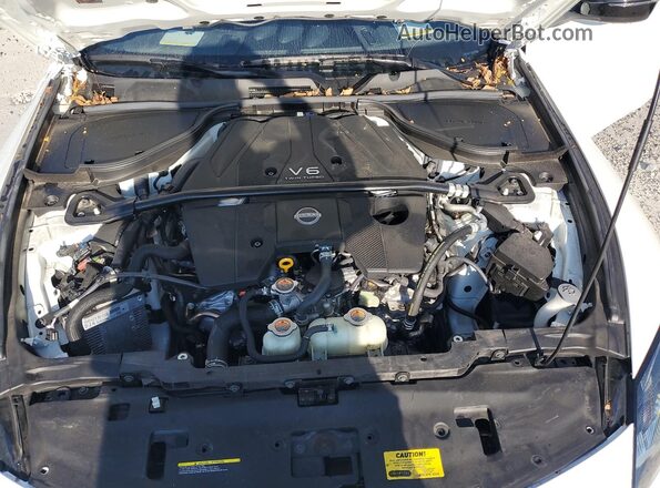 JN1BZ4BH3RM363202 2024 NISSAN Z White Widok wnętrza z tyłu