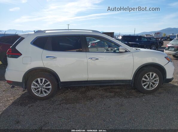 JN8AT2MV8LW113715 2020 NISSAN ROGUE Белый Вид задней части салона