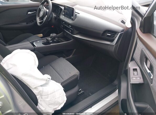 JN8BT3BA5PW434420 2023 NISSAN ROGUE Silver Vista interior delantera