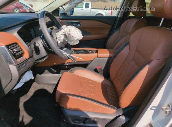 JN8BT3DD3RW451503 2024 NISSAN ROGUE White Вид салону спереду