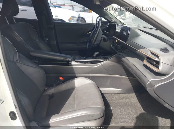 JTDAAAAF7P3013010 2023 TOYOTA LIMITED White Vista interior delantera